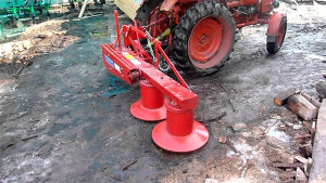 Фото: Крепление роторной косилки к трактору