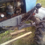 Фото: крепление кронштейна к трактору